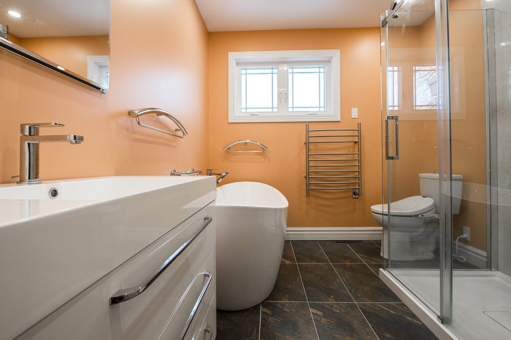 Inloopdouche of ligbad: wat past het beste bij jouw badkamer? Inloopdouche of ligbad: wat past het beste bij jouw badkamer?
